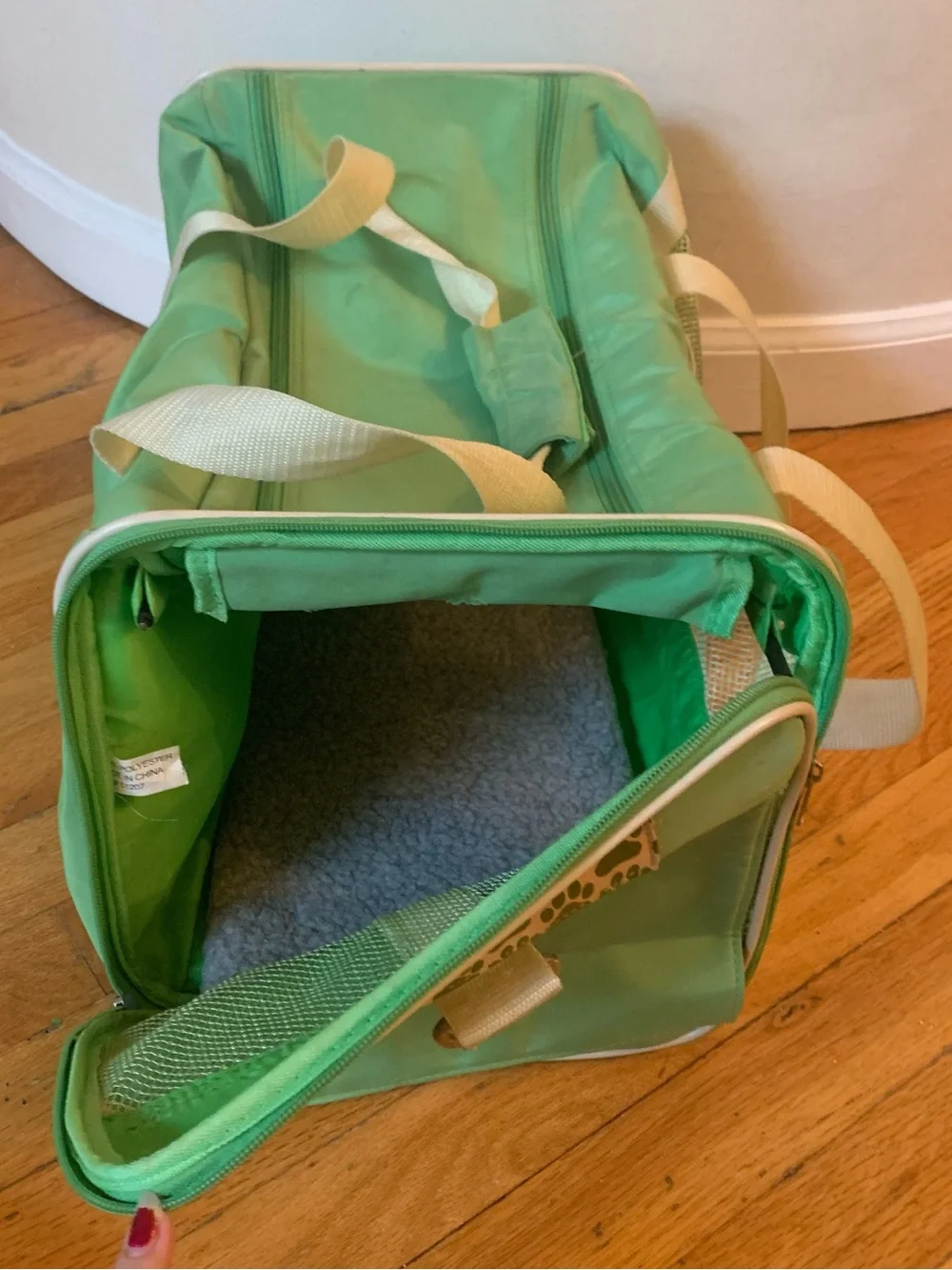 N/A pastel green